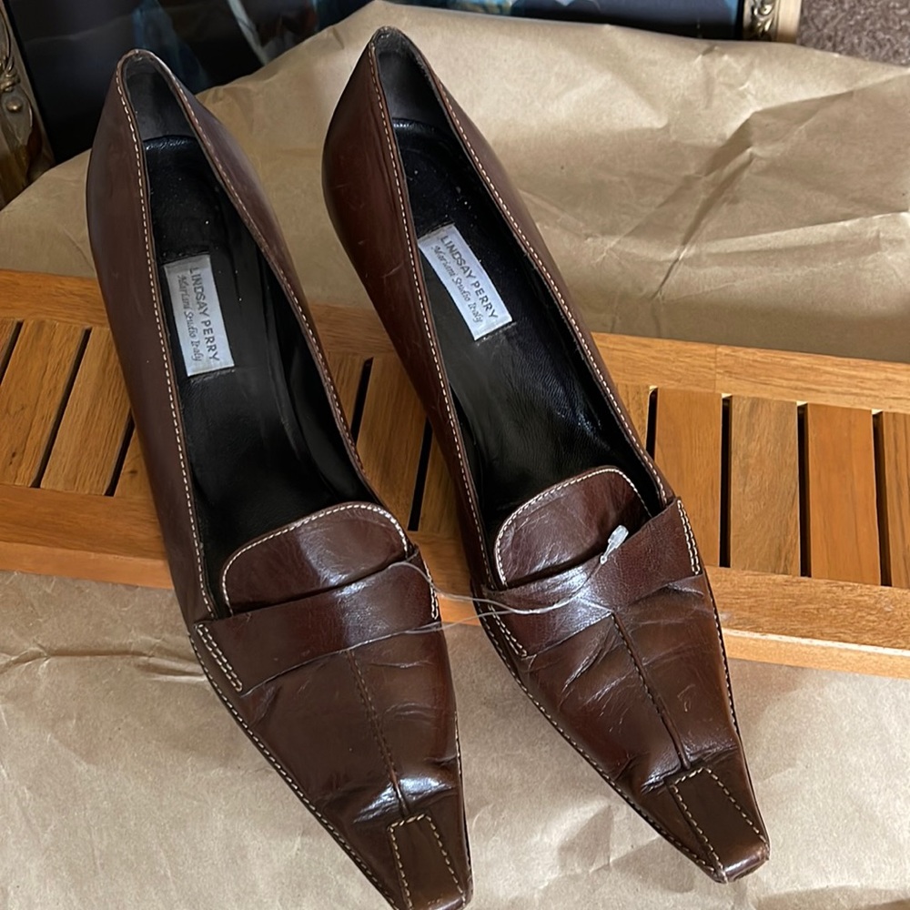 Ladies shoes.
